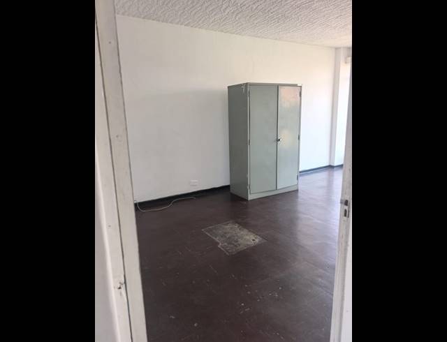 1 BEDROOM APARTMENT FOR SALE IN KEMPTON PARK CENTRAL